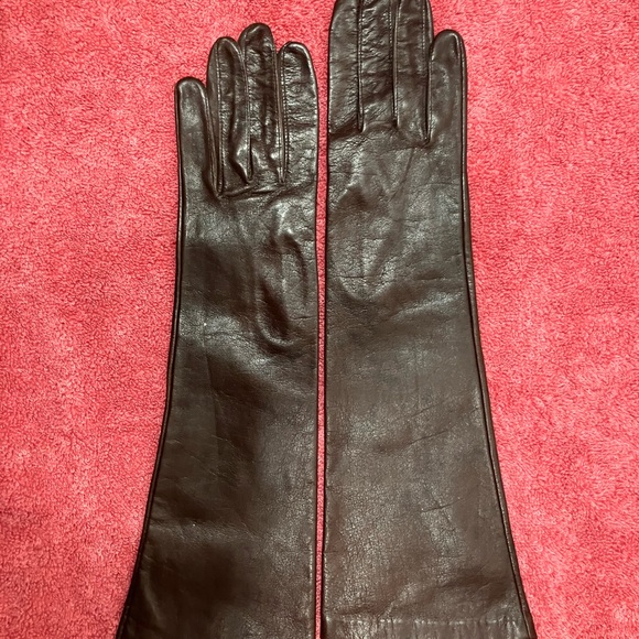 Elegant Brown Leather Gloves - Picture 5 of 10